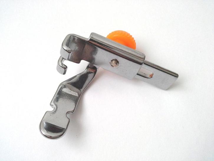 Pied fermeture à glissière machine à coudre vintage Anker, Hobby & Loisirs créatifs, Machines à coudre & Accessoires, Utilisé