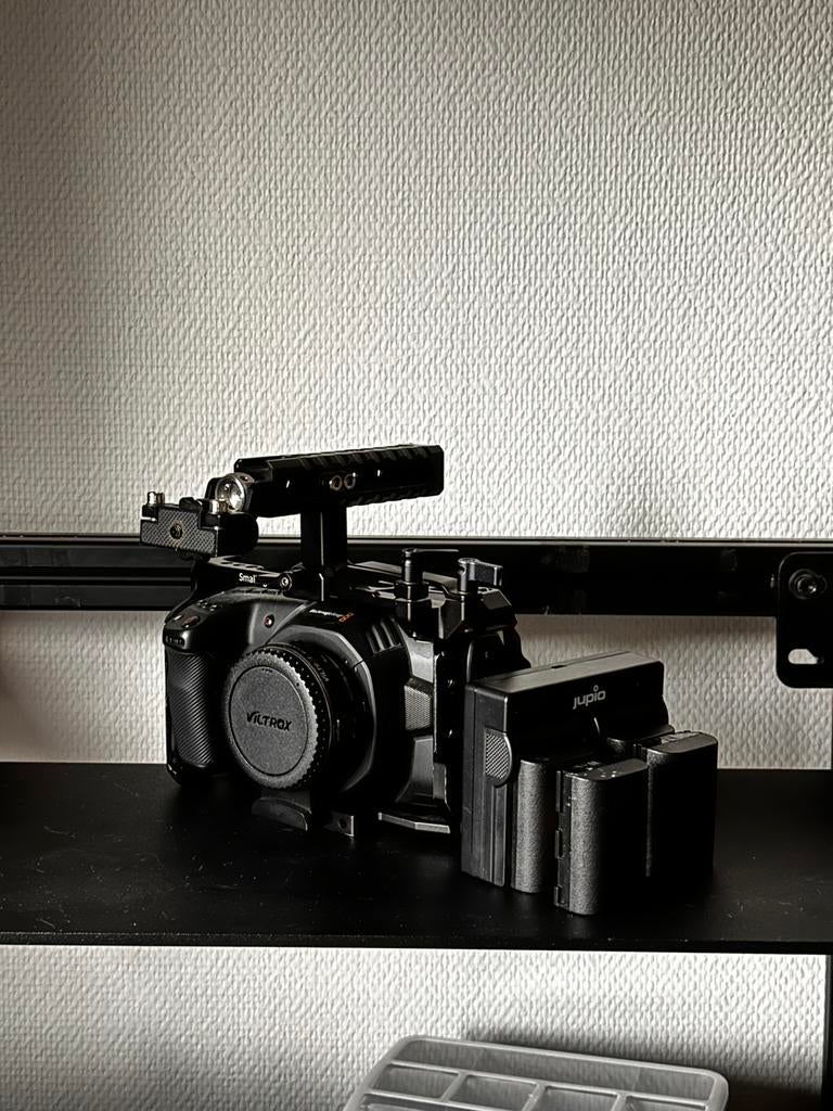 Blackmagic Pocket 4K + kit + Viltrox EF speedbooster 0.71x, Ophalen, Zo goed als nieuw