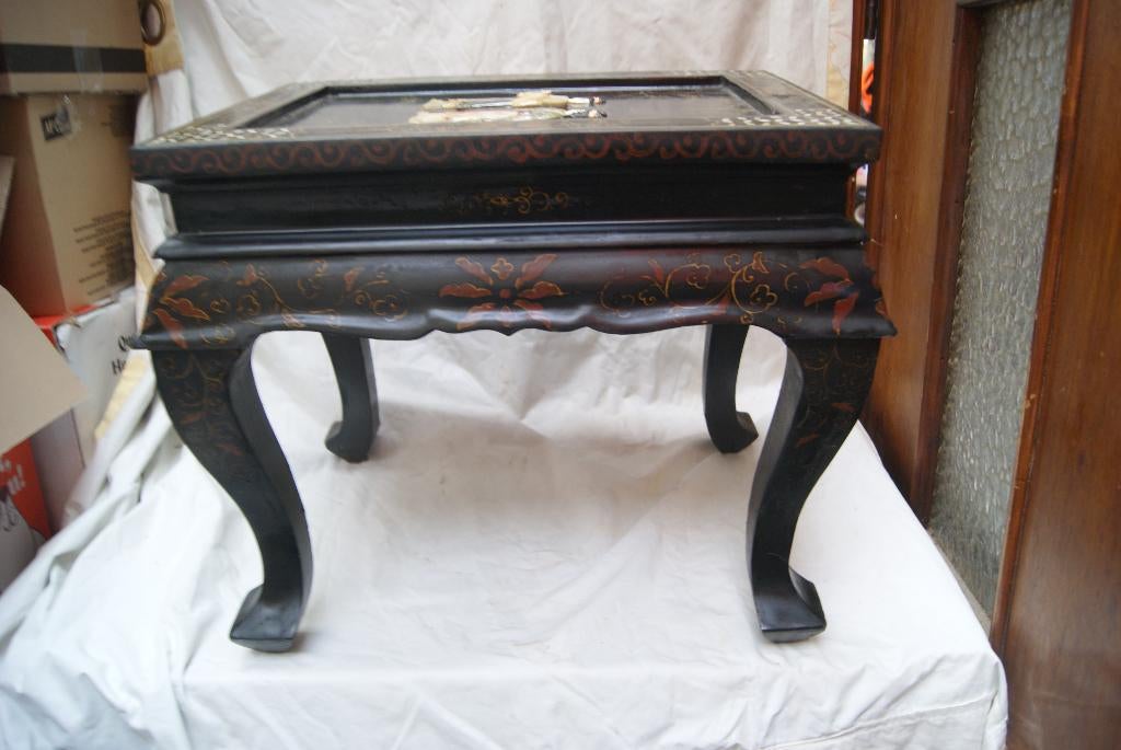 Table laquée chinoise., 55 à 75 cm, 45 à 60 cm, Enlèvement, Utilisé