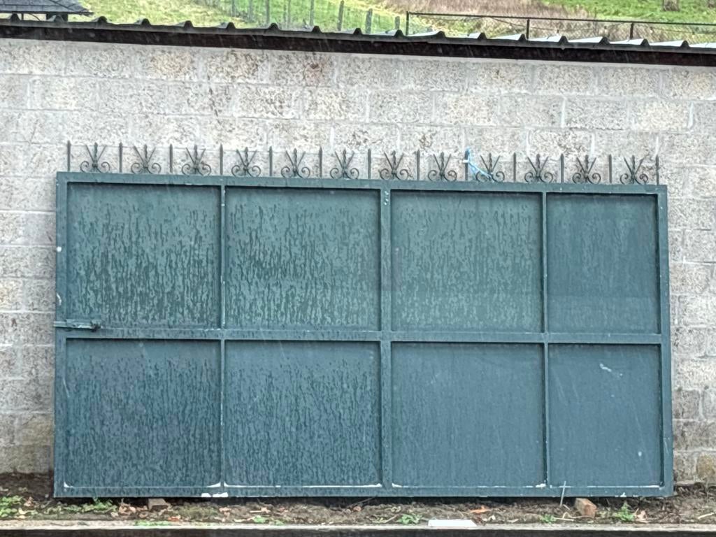 Grote poort te koop, Ophalen, Zo goed als nieuw