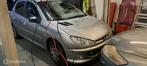 Peugeot 206 1.4-16V Motor defect zo meenemen €300, Voorwielaandrijving, Elektrische ramen, 1360 cc, 4 cilinders
