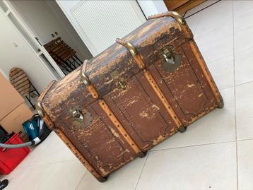 Decoratiekist uit de oudheid beschikbaar voor biedingen