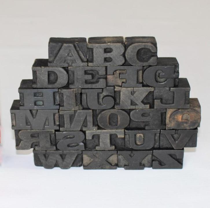 alfabet in oude houten drukletters, Antiek en Kunst, Curiosa en Brocante, Ophalen of Verzenden