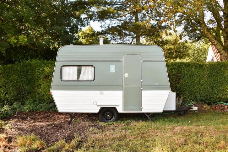 Prachtige caravan >750kg volledig uitgerust, Caravans en Kamperen, Caravans, Particulier, tot en met 2, 500 - 750 kg, Knaus, Vast bed