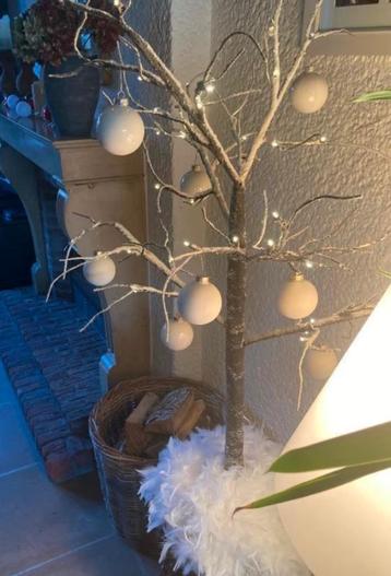 Kerstboom met lichtjes en decoratie. Hoogte 1m20. beschikbaar voor biedingen