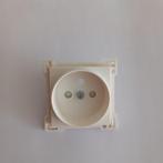 Niko 101-66101 - Afwerkingsset stopcontact aarde 21mm white, Ophalen of Verzenden, Nieuw