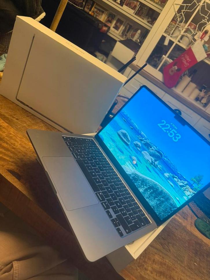 Macbook air m2 8 core 10, Computers en Software, Windows Laptops, Zo goed als nieuw, Ophalen