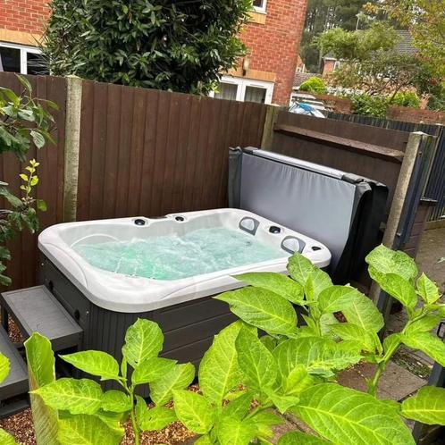 Detendez vous dans ce jacuzzi exterieur pour 3 personnes pou, Sport en Fitness, Gezondheidsproducten en Wellness, Nieuw, Ophalen of Verzenden