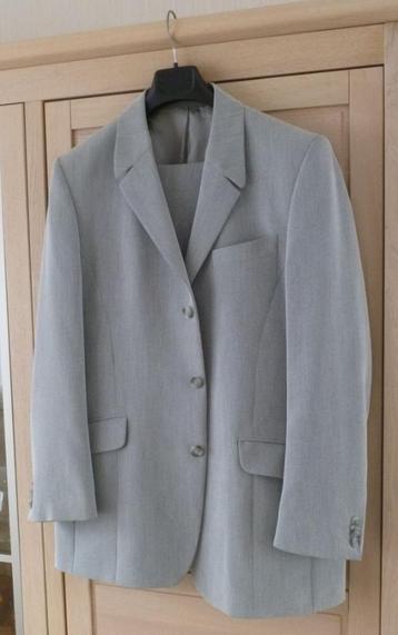 Costume homme 2 pièces, taille 52 (XL) gris clair