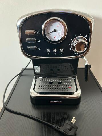Retro koffiemachine met stomer beschikbaar voor biedingen