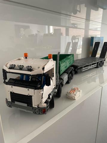 Truck met aanhanger beschikbaar voor biedingen