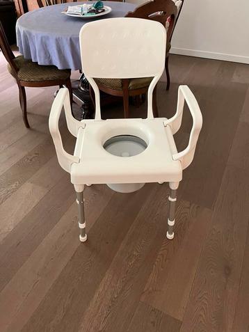 Perfecte wc stoel eventueel in hoogte verstelbaar beschikbaar voor biedingen