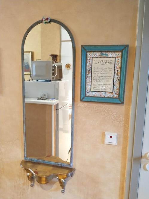 !!! À SAISIR !!! Grand miroir surmonté de fleurs porcelaine, Huis en Inrichting, Woonaccessoires | Spiegels, Ophalen