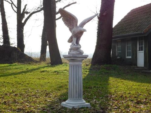 Adelaar op Sokkel - 130 cm - Steen, Tuin en Terras, Tuinbeelden, Nieuw, Steen, Ophalen of Verzenden