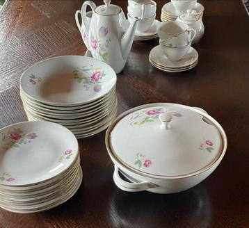 Vintage eetservies jaren ‘50 beschikbaar voor biedingen