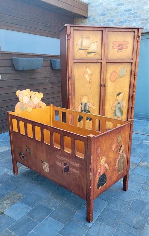 Zeer mooi vintage kinderslaapkamertje bed+ kast+ kapstok, Enfants & Bébés, Chambre d'enfant | Commodes & Armoires, Armoire, Enlèvement