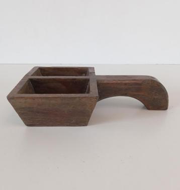 Ancien moule à beurre en bois d’Inde. disponible aux enchères