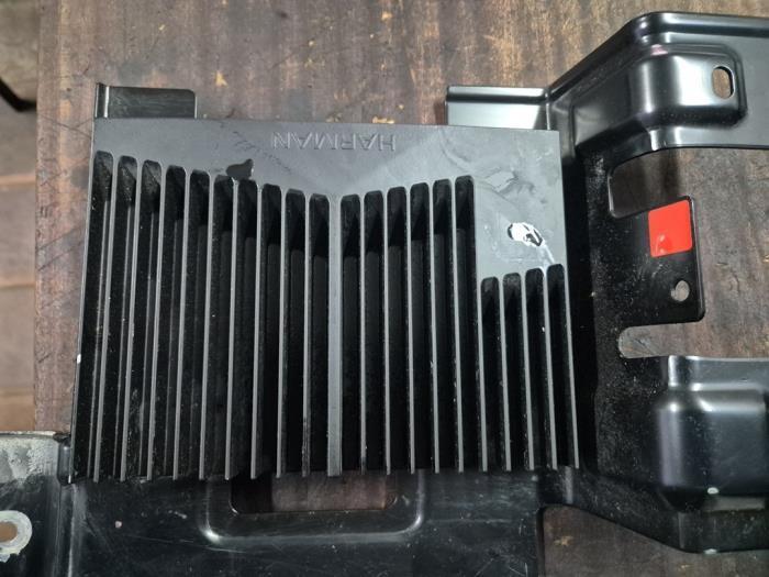 Radio versterker van een Kia Sorento, Auto-onderdelen, Elektronica en Kabels, Kia, Gebruikt, 3 maanden garantie, Ophalen of Verzenden