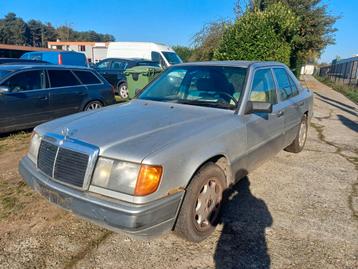 Mercedes w124 300d oldtimer  disponible aux enchères