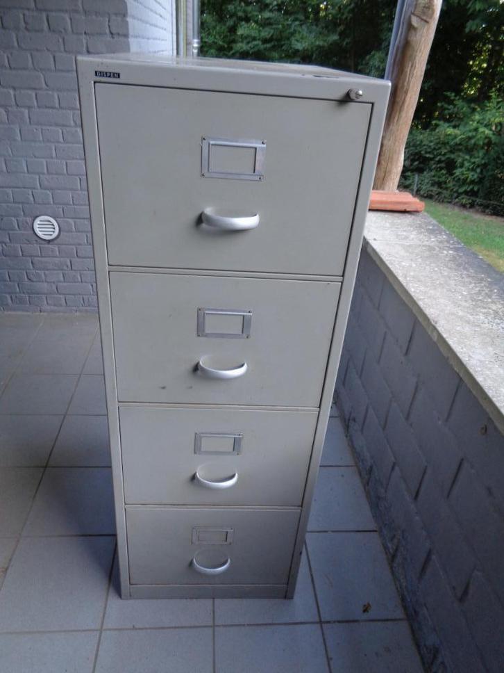 Archiefkast Metaal [uit 1 stuk, degelijk oud materiaal], Huis en Inrichting, Kasten | Roldeurkasten en Archiefkasten, Gebruikt