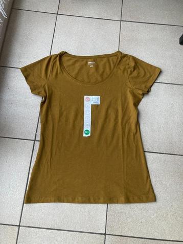 Nieuw ( Kaki groen ? ) T shirt - maat 40