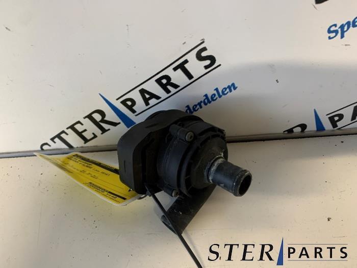 Extra waterpomp van een Mercedes E-Klasse, Auto-onderdelen, Airco en Verwarming, Mercedes-Benz, Gebruikt, 3 maanden garantie, Ophalen of Verzenden