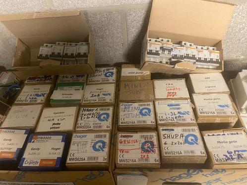 Disjoncteurs et mini jump, Doe-het-zelf en Bouw, Elektriciteit en Kabels, Gebruikt, Ophalen