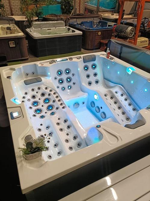 GIGANTISCHE jacuzzi infinitas spa ‼️VOLLEDIG AMERIKAANS‼️, Tuin en Terras, Bubbelbaden en Hottubs, Filter, Ophalen of Verzenden