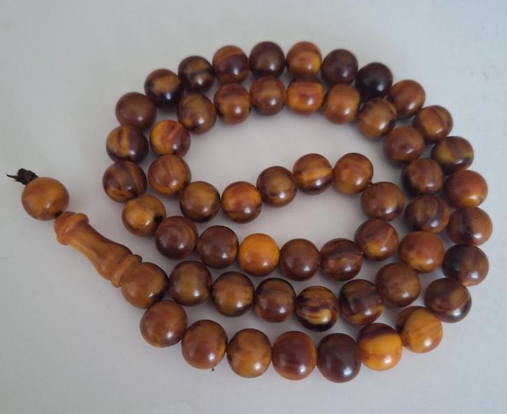 Chapelet ancien en bakélite/katalin marbrée, 84 grammes, Bijoux, Sacs & Beauté, Bijoux anciens, Collier, Autres matériaux, Enlèvement ou Envoi