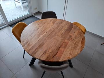 Ronde eettafel en 4 stoelen beschikbaar voor biedingen