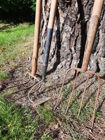 Outils de jardin beschikbaar voor biedingen