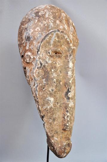 Imposant Ngil masker, FANG , Gabon, ca 1950 beschikbaar voor biedingen