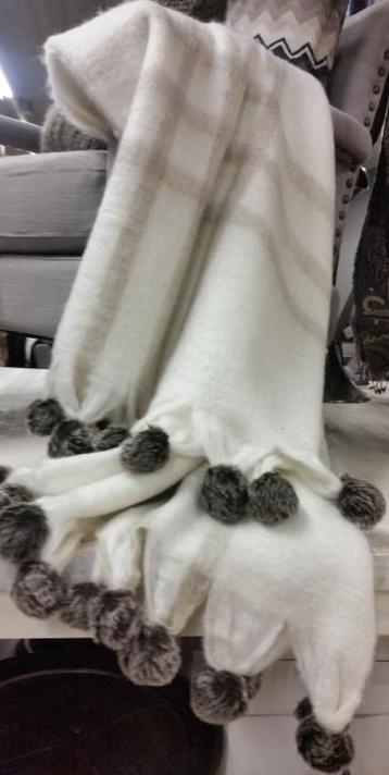 Luxe woondeken - Plaid met pompons (nieuw) beschikbaar voor biedingen