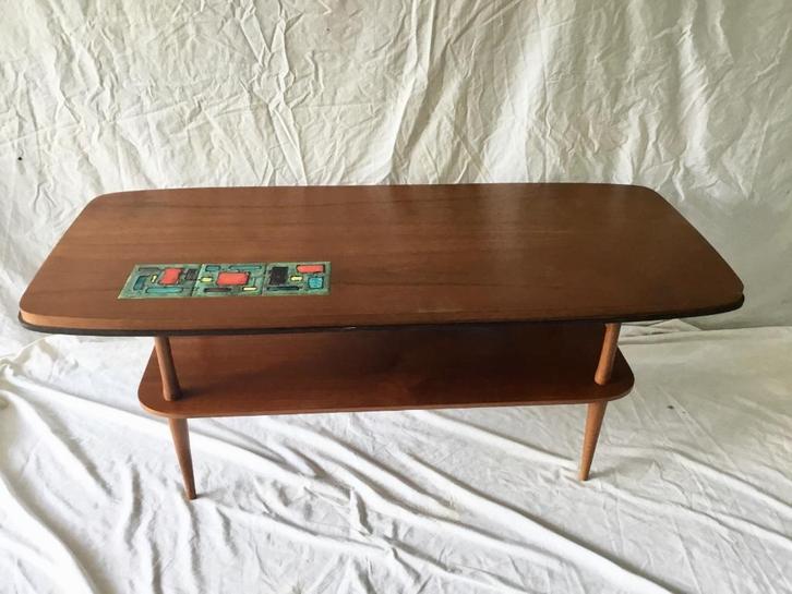 Salontafel in Scandinavische stijl met aardewerken tegels, Antiek en Kunst, Antiek | Meubels | Tafels, Ophalen