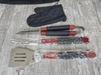 Barbecue set - tang spatel vork handschoen, Ophalen, Zo goed als nieuw