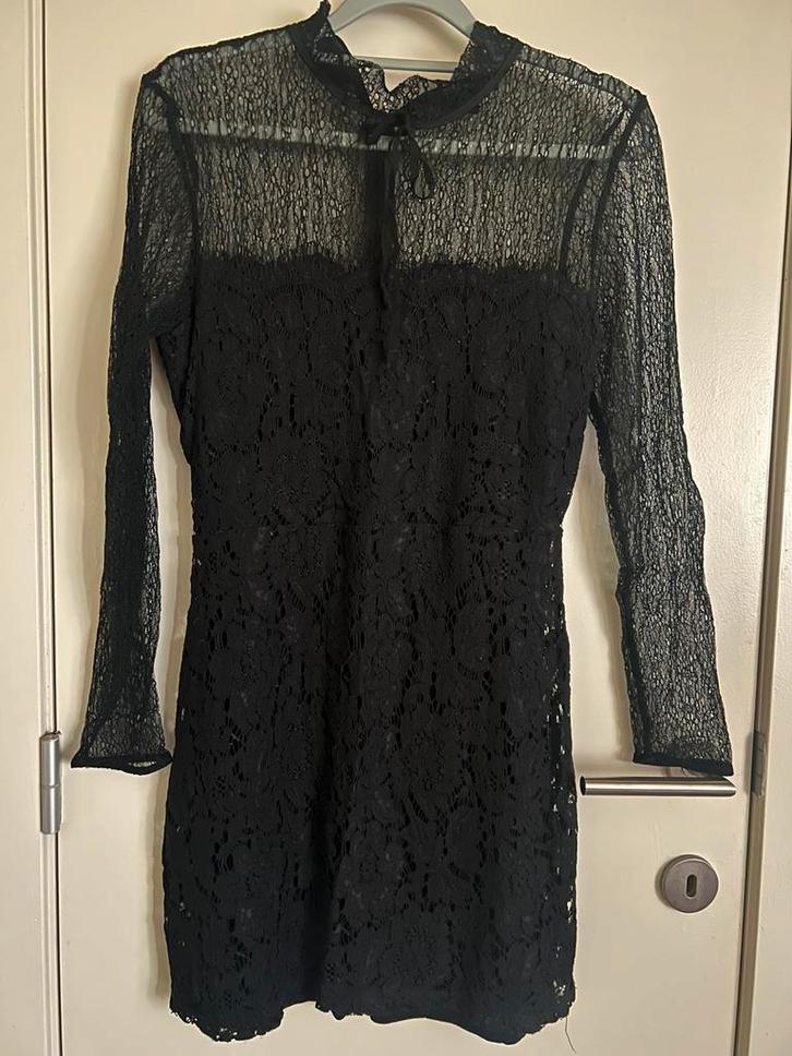 Robe noire Zara, Kleding | Dames, Jurken, Zo goed als nieuw, Maat 38/40 (M), Zwart, Boven de knie, Ophalen of Verzenden