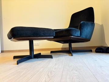 VERKOCHT - Minotti fauteuil met ottoman voetbank beschikbaar voor biedingen