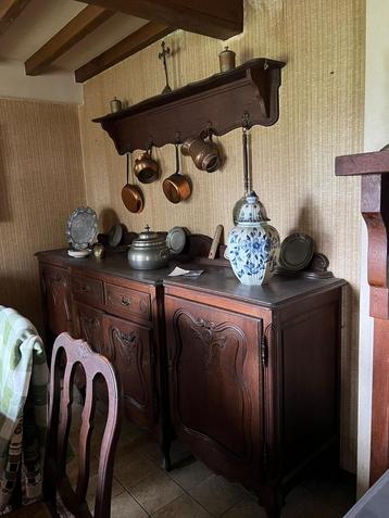 Antiek massief houten dressoir beschikbaar voor biedingen