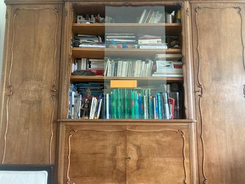 Vrolijke houten boekenkast, neoklassieke stijl, bloemenpatr, Huis en Inrichting, Woonaccessoires | Wandplanken en Boekenplanken