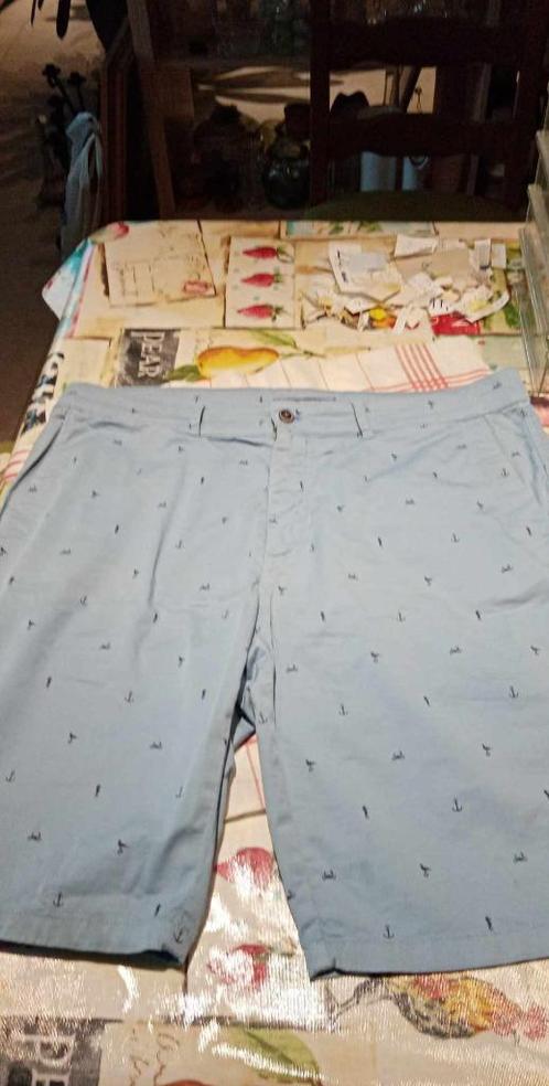 2 shorts bleu clair et vert kaki M 48, Vêtements | Hommes, Pantalons, Comme neuf, Taille 48/50 (M), Gris, Enlèvement ou Envoi
