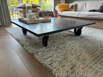 Natuursteen salontafel te koop beschikbaar voor biedingen