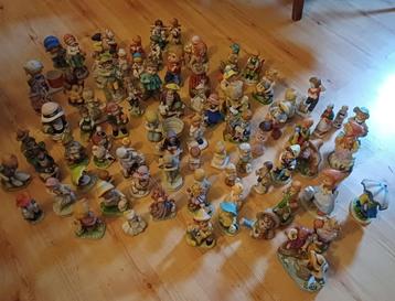 lot de 80 figurines céramique biscuits beschikbaar voor biedingen