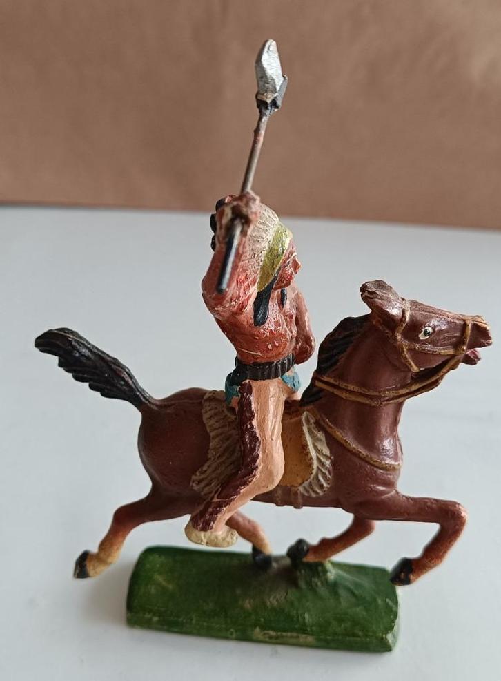 Figurine Indien à cheval brandissant un tomahawk INCAMIM, Verzamelen, Beelden en Beeldjes, Gebruikt, Mens, Ophalen of Verzenden
