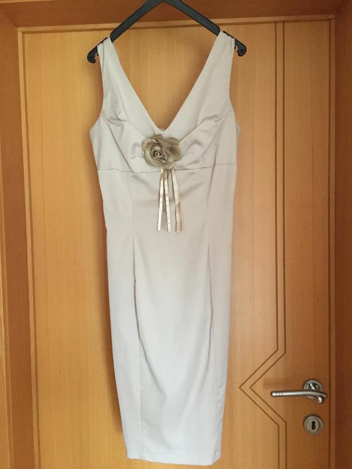 Feestelijk kleed beige maat S, Kleding | Dames, Gelegenheidskleding, Zo goed als nieuw, Cocktailjurk, Maat 36 (S), Beige, Ophalen of Verzenden