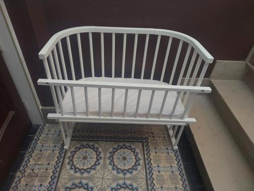 Witte Cosleeper Babybay met matras en hekje, Kinderen en Baby's, Kinderkamer | Bedden, Zo goed als nieuw, Matras, Ophalen