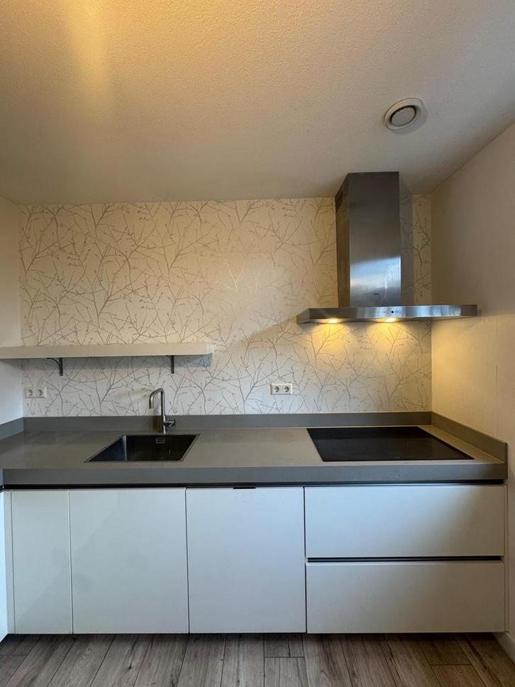 Armoire murale Straight Kitchen, blanc brillant, démontée, Maison & Meubles, Cuisine | Cuisines complètes, Cuisine à mur double