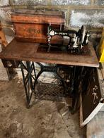 Oude naaimachine, Antiek en Kunst, Ophalen of Verzenden