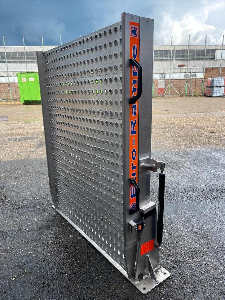 Oprijplaat Euro Rampe AMF Bruns 240cm x 90cm, Auto diversen, Autogereedschap, Zo goed als nieuw, Ophalen