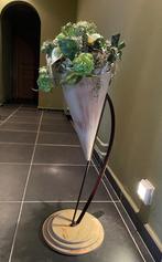 Marmeren hangbloempot op voet, Tuin en Terras, Bloempotten, Overige materialen, Binnen, Zo goed als nieuw, Overige vormen
