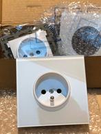 Mooi design stopcontact 230V 16A glazen paneel 82mm. Nieuw, Doe-het-zelf en Bouw, Ophalen of Verzenden, Nieuw, Stopcontact